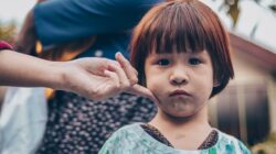 Bikin Nyesek! Ini Alasan Keluarga Toxic Bisa Bikin Mental Anak Hancur Lebur