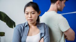 Punya pasangan tipe avoidant? Begini cara ngadapinnya!