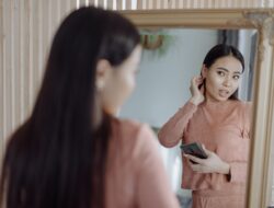 Sering Self Talk Pakai Suara Lantang Saat Lagi Stres? Ternyata Ini Sisi Psikologisnya yang Jarang Diketahui!