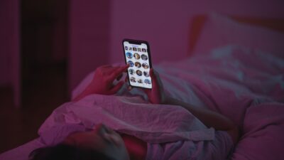 Dampak Buruk Doomscrolling pada Kesehatan Mental