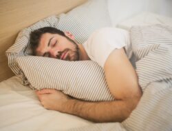 Susah Bangun? Coba Trik Tidur Berkualitas Ini Biar Segar!