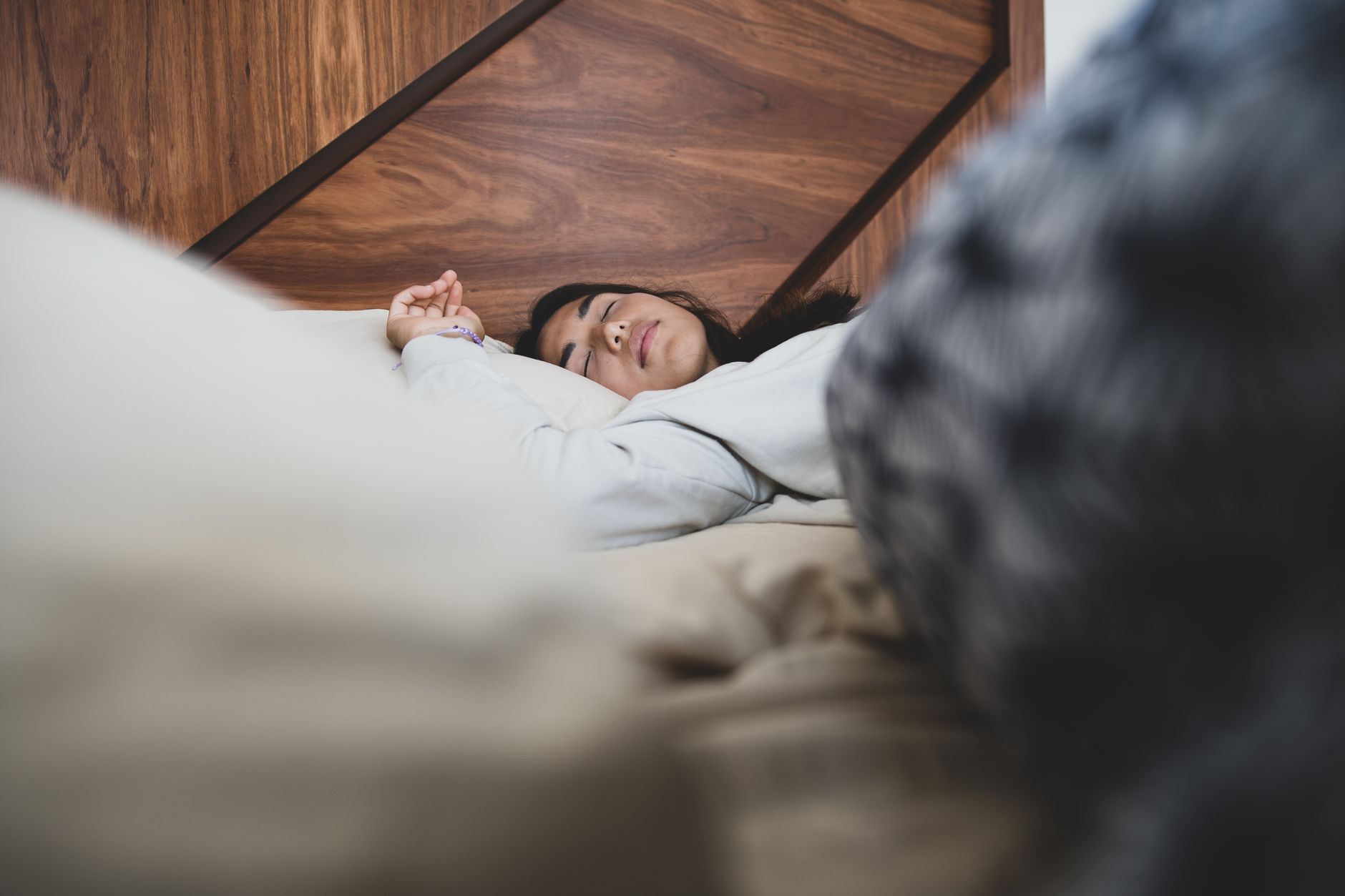 Infographic about sleep hygiene tips to help with trouble sleeping.