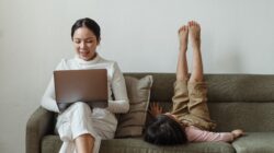 Ilustrasi work life balance terhadap kinerja karyawan di tempat kerja.