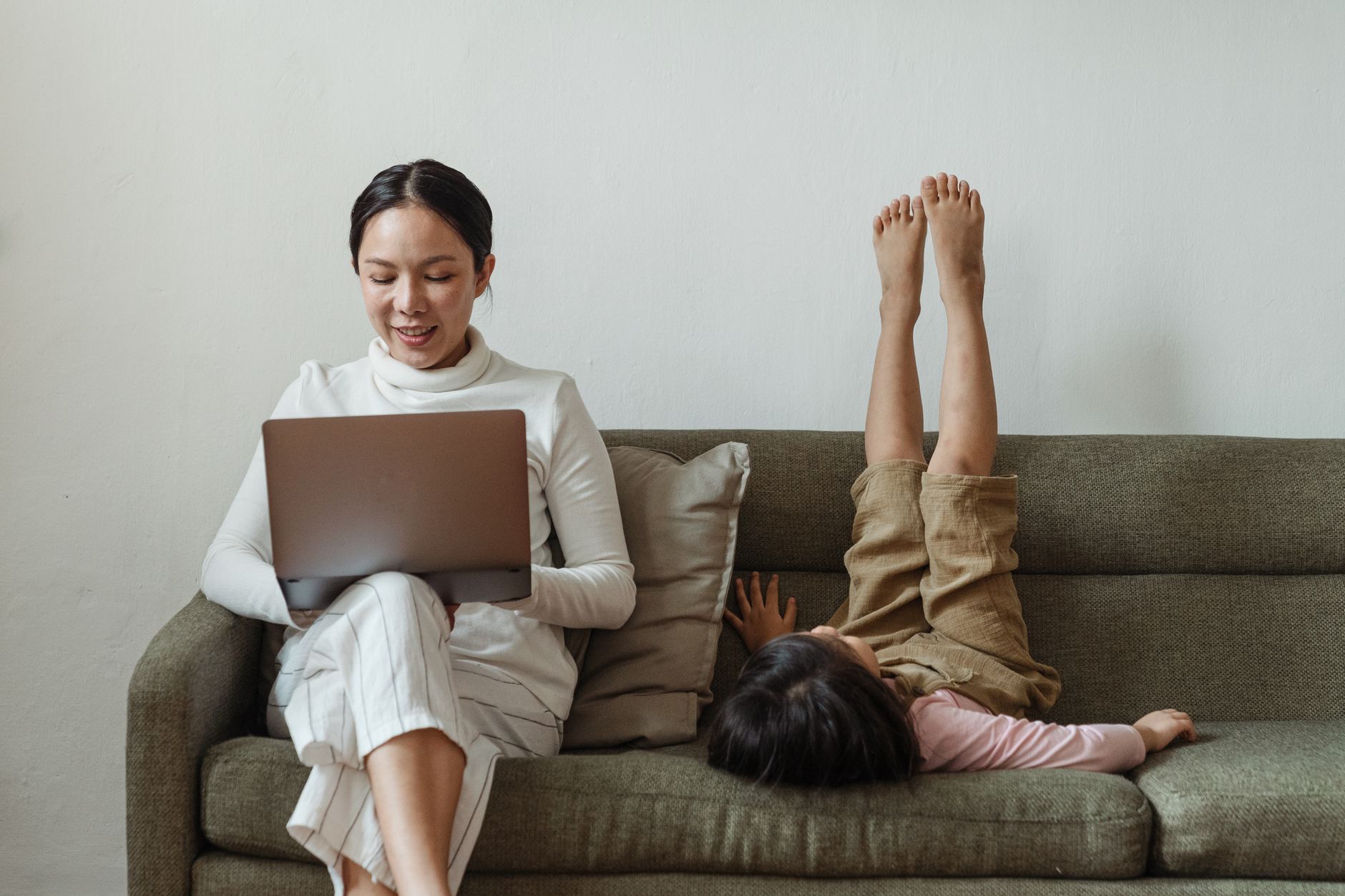 Ilustrasi work life balance terhadap kinerja karyawan di tempat kerja.