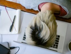 Terjebak Budaya Workaholic Bikin Hubungan Sosial Hancur?