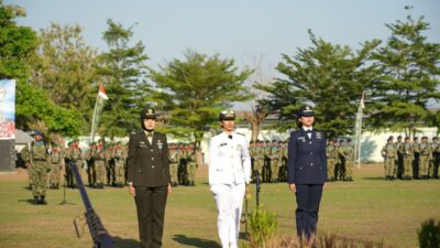 Tiga Wanita TNI Trimatra Tampil Kompak Sebagai Pengucap Sapta Marga Pada Upacara HUT Ke-81 TNI.