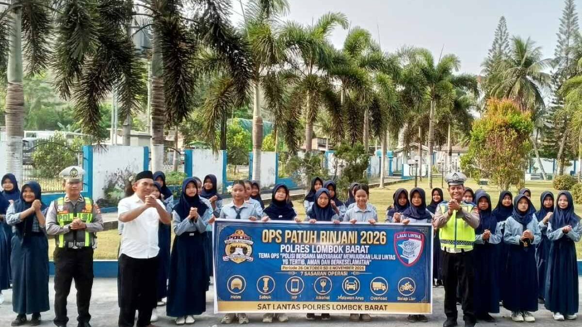 Sat Lantas Polres Lombok Barat Gelar Sosialisasi Tertib Berlalu Lintas di SMPN 1 Lembar