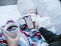 Penyebab Kepribadian Suka Chatting Dibandingkan Telepon Langsung