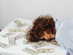Atasi Financial Anxiety Biar Nggak Stress Tiap Hari!