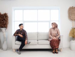 Beda Vibe, tapi Bucin? Begini Cara Pasangan Extrovert Introvert Bisa Langgeng Tanpa Drama!