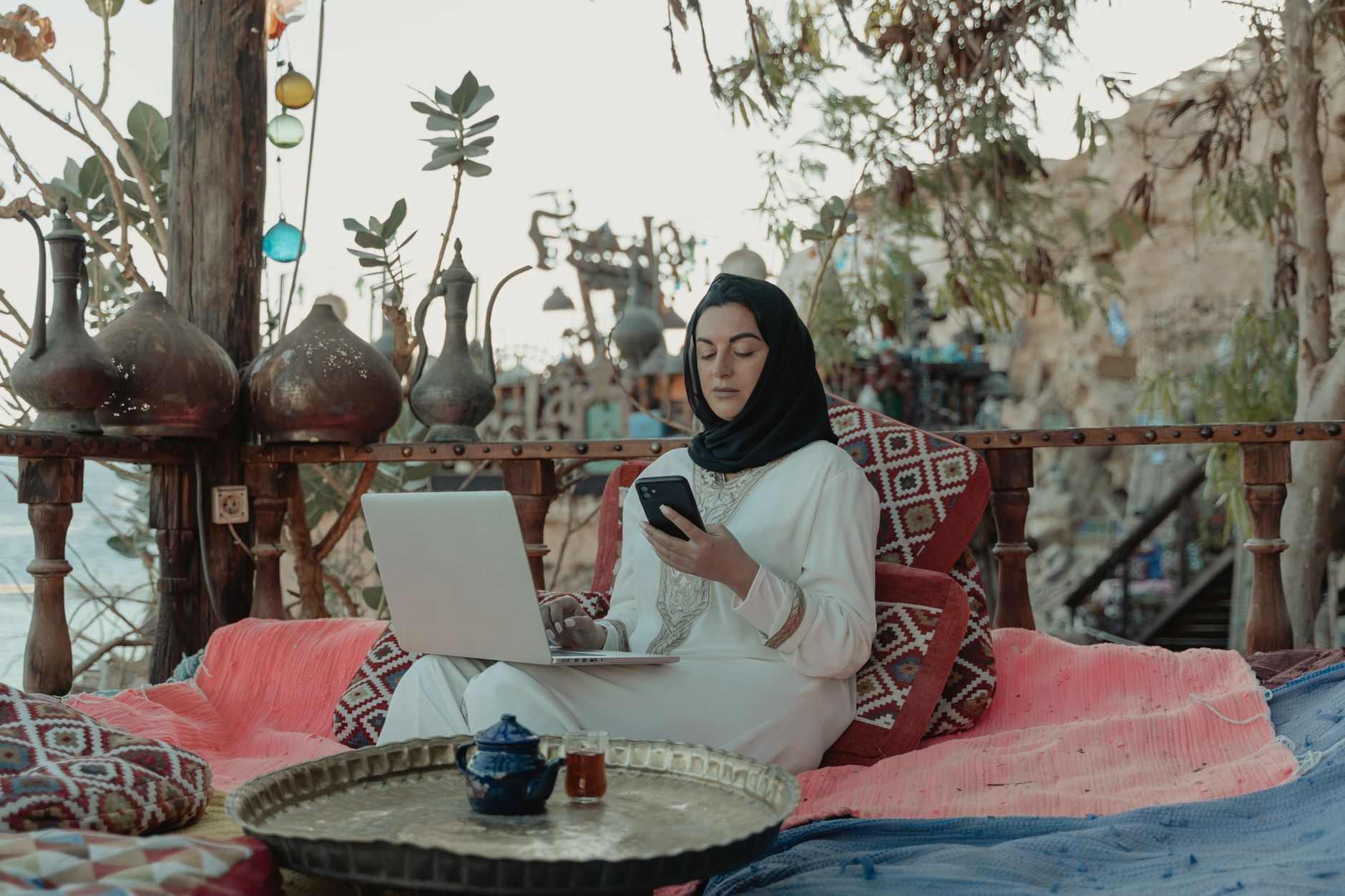 Illustration of Biar Nggak Boncos, Begini Cara Ngatur Keuangan Digital Nomad yang Sering Disembunyikan Para Pelaku Traveling!