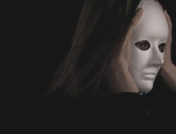 Ciri Dark Empath yang Pura-pura Peduli, Ternyata Diam-diam Memanipulasimu