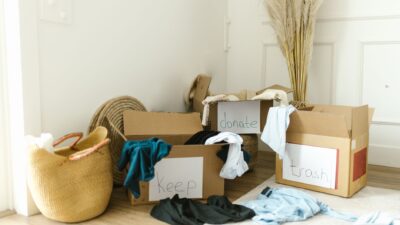 Illustration of Decluttering Rumah Minimalis: Kenapa Hidupmu Terasa Lebih Ringan Setelah Beres-Beres?