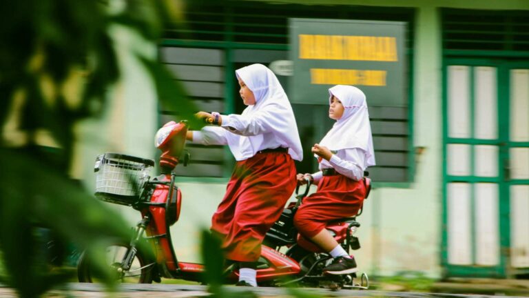 Hati-hati! Jangan Sepelekan Pengaruh Pergaulan Anak Kalau Nggak Mau Menyesal Belakangan