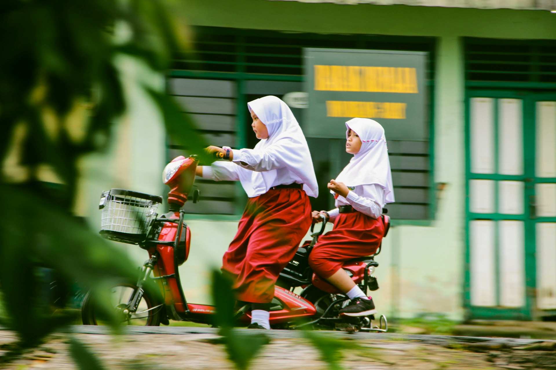 Yuk, dampingi buah hati dengan penuh perhatian agar Pengaruh Pergaulan Anak selalu membawa dampak positif bagi masa depa