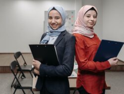 Etika Kerja Buruk? Ini Cara Pasang Batasan ke Teman Kantor!