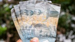 Gaji Biasa Bisa Kaya? Cara Menabung Paling Masuk Akal!