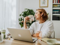 Gaji Utama Aman, Side Hustle Cuan Terus! Begini Caranya