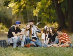 Gak Bikin Ilfeel! Tips Selective Socializing Buat Introvert