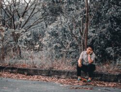 Gampang Banget! Tips Jitu Mengatasi Kesepian Anak Muda
