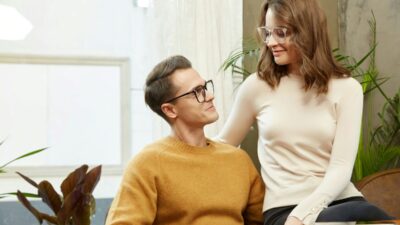 Yuk, intip berbagai perbuatan nyata pria yang tulus mencintaimu lewat ulasan menarik ini!