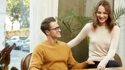 Yuk, intip deretan pertanyaan serius pria yang bikin kamu makin yakin dia siap nikah!