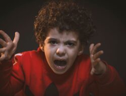 Jangan Emosi Dulu! Ini Cara Ampuh Menghadapi Anak Tantrum Tanpa Main Tangan