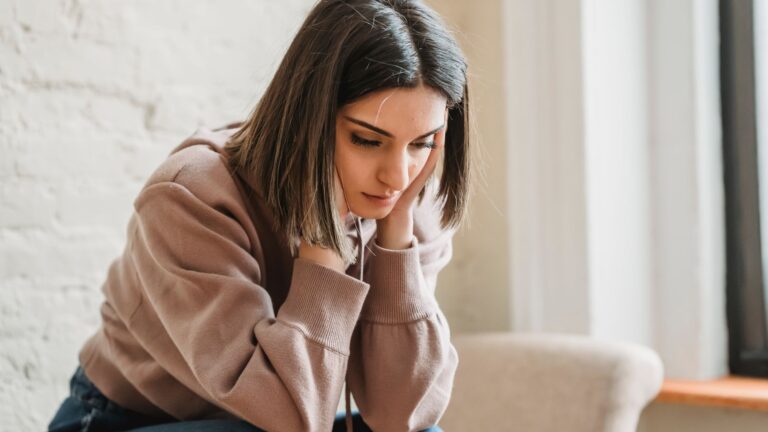 Kebiasaan Harian yang Menjadi Pemicu Utama Kelelahan Mental Berkepanjangan