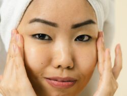 Kebiasaan Sepele Ini Bikin Kecantikan Luntur, Masih Sering Pakai Skincare Asal-Asalan?