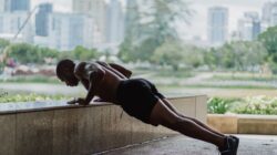 Latihan Push Up Bertahap Sesuai Usia Ini Bikin Tulang Sendi Makin Kuat, Kok Bisa?