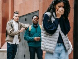 Malu atau Social Anxiety? Awas Jangan Asal Label!