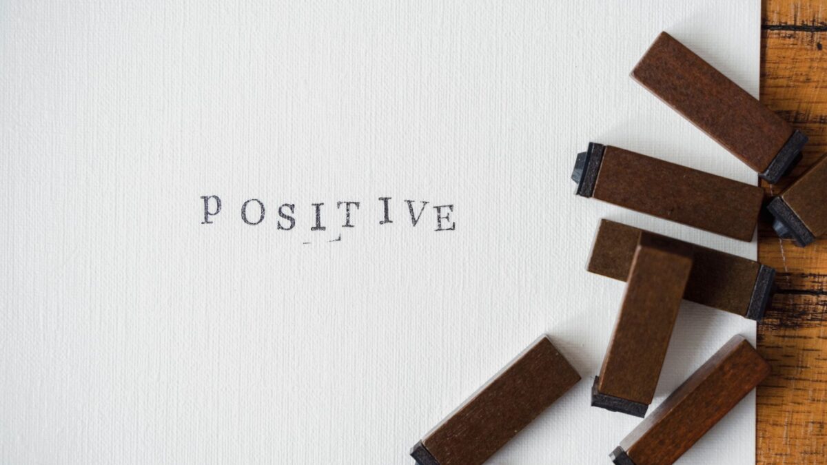 Illustration of Mengubah Pola Pikir Negatif Menjadi Motivasi Positif untuk Meraih Kesuksesan Hidup