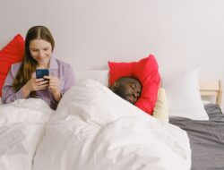 Micro Cheating Pasangan: Tanda Halus yang Sering Tidak Disadari, Padahal Bisa Jadi Awal Pengkhianatan