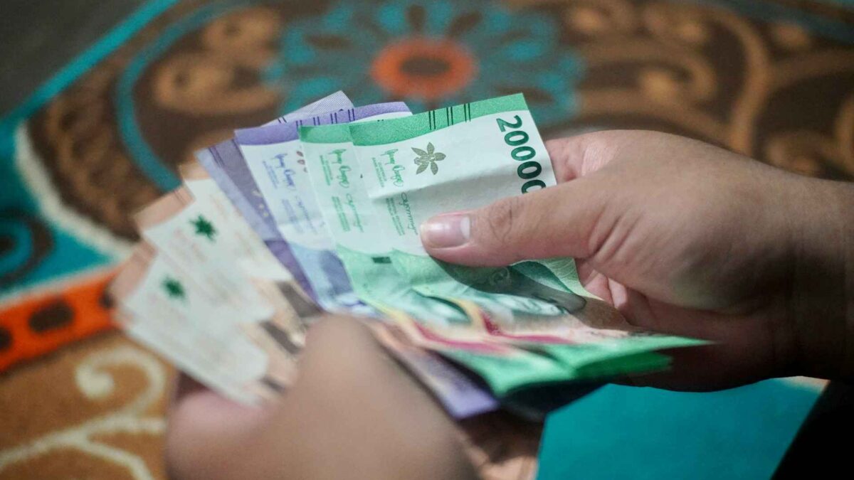 Yuk, kenali dan ubah berbagai kebiasaan finansial buruk agar impian cepat kaya tidak malah bikin dompet kering terus!