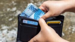 Gimana sih cara mengelola uang secara bijak dalam kehidupan sehari-hari?