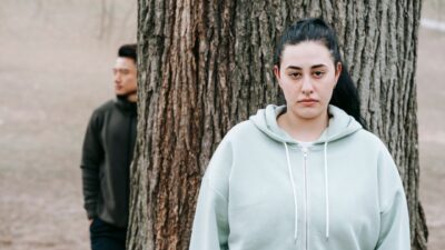 Cara Menghadapi Pasangan yang Silent Treatment
