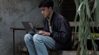 Yuk, intip berbagai pilihan pekerjaan sampingan kreatif modal minim yang cocok banget buat mahasiswa agar dompet makin t