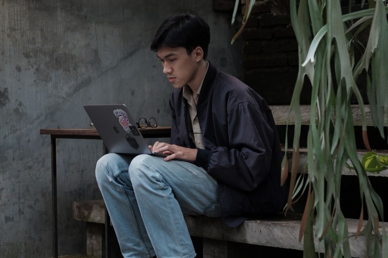 Yuk, intip berbagai pilihan pekerjaan sampingan kreatif modal minim yang cocok banget buat mahasiswa agar dompet makin t