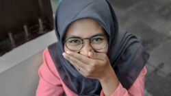 Cara Mengetahui Tanda Pembohong yang Sering Diabaikan Ini