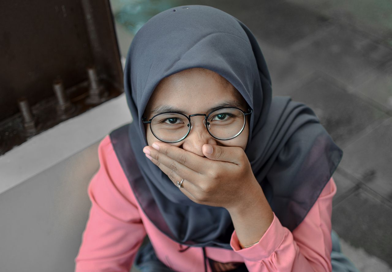 Yuk, kenali berbagai tanda pembohong yang sering tidak disadari agar kamu lebih waspada dalam mengenali gestur dan gelag
