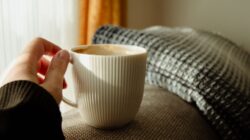 Suka Ngopi? Waspada Efek Kafein Bikin Cemas Seharian!
