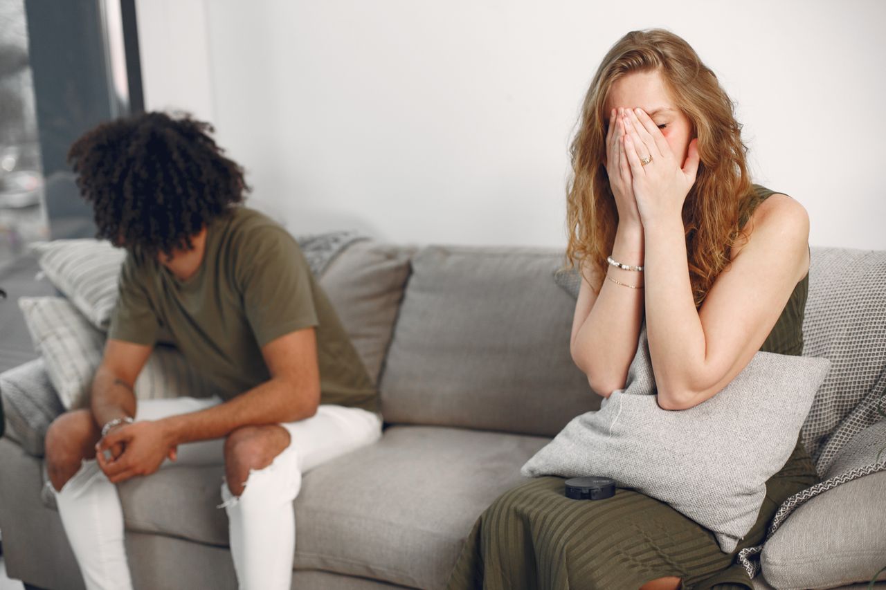 Yuk, kenali berbagai tanda keretakan hubungan sejak dini agar kita bisa segera memperbaikinya sebelum terlambat!
