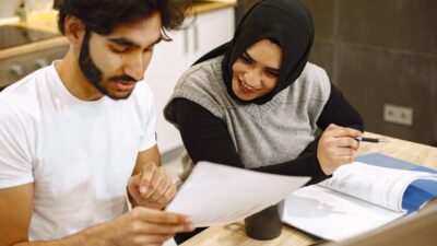 Yuk, pelajari cara tepat melakukan Pengelolaan Uang Krisis agar keuangan keluarga tetap aman dan terkendali di masa sulit