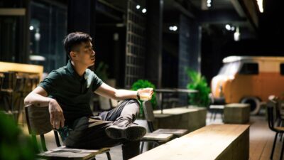 Bikin penasaran, yuk intip alasan asli di balik keraguan pria menikah zaman now yang bikin geleng-geleng kepala!