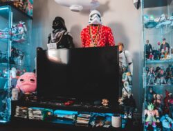 Bukan Kurang Gaji, Anda Cuma Terlalu Sering Check-out Barang Hobi yang Berakhir Jadi Pajangan Doang