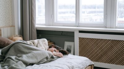 Yuk, kenali dampak pola tidur buruk bagi kesehatan mental dan produktivitas kerjamu!