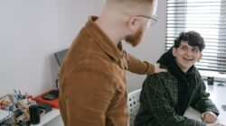 Atasan Kerja yang Mengayomi Ternyata Lebih Berpengaruh pada Karier Kamu daripada WFH