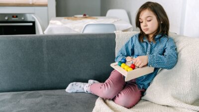 Yuk, kenali tanda-tanda si kecil terlalu keras pada diri sendiri agar tumbuh kembang dan kesehatan anak tetap terjaga de