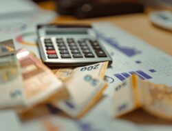 Gaji UMR Pas-pasan? Begini Rahasia Cerdas Mengatur Gaji Biar Bisa Kaya!