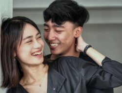 Ternyata Ini Tanda Ketertarikan Fisik Saat Dia Mengagumi Pesonamu